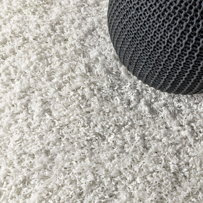 8' X 10' White Area Rug With Fringe