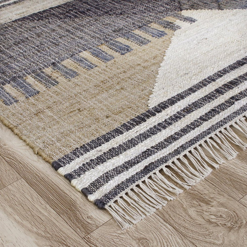 4' X 6' Tan And Black Jute Tribal Hand Woven Area Rug