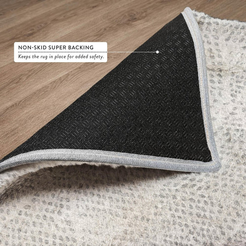 8' X 10' Silver And Ivory Geometric Shag Washable Area Rug With UV Protection
